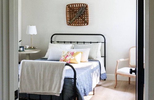 Sangamon County Otro | Quiet Retreat - Guest House on Flower Farm - Sleeps 7