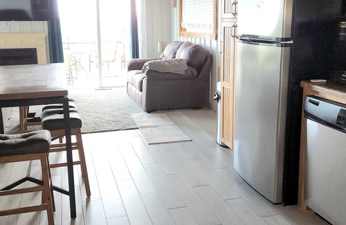 Canadian Cabaña | Quiet Retreat in Rock Creek with Amazing Lakeviews