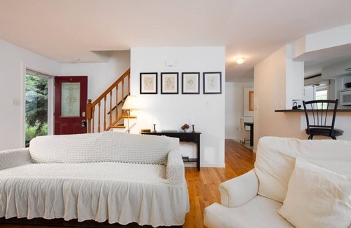Skaneateles Casa | Quiet retreat near Village