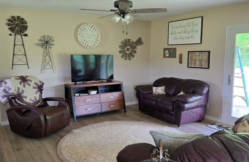 Mount Vernon Casa | Quiet retreat, perfect for unwinding with fishing to enjoy the scenic outdoors.