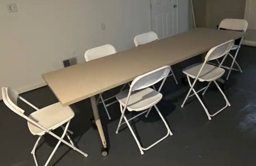 Warren Apartamento | Quiet room a block from Trumbull