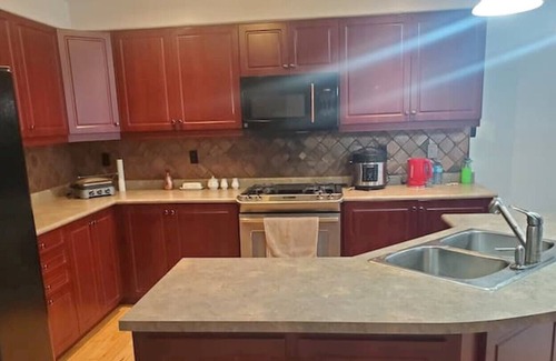 Brantford Casa | Quiet room in a nice neighborhood