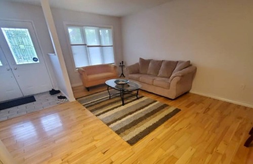 Brantford Casa | Quiet room in a nice neighborhood