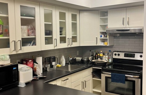 Church and Wellesley Apartamento | Quiet room near college station