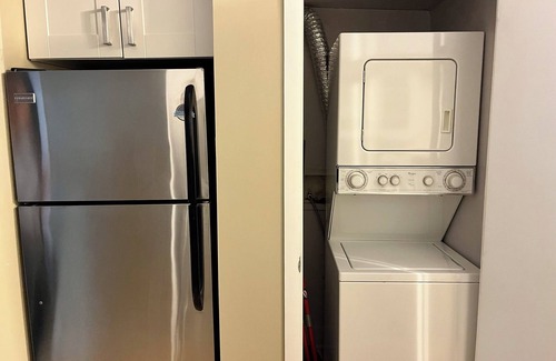 Church and Wellesley Apartamento | Quiet room near college station