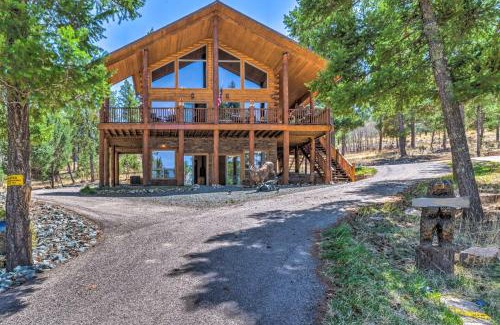 Ruidoso Casa | Quiet Ruidoso Cabin with Deck and Private Hot Tub