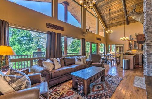 Ruidoso Casa | Quiet Ruidoso Cabin with Deck and Private Hot Tub