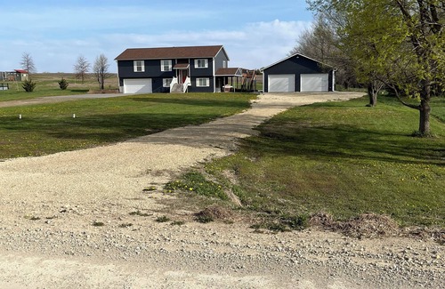 Milford Casa | Quiet rural neighborhood near Milford Lake