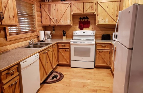 Mountain View Cabina | Quiet rustic retreat on the White River across from Handford Bluff