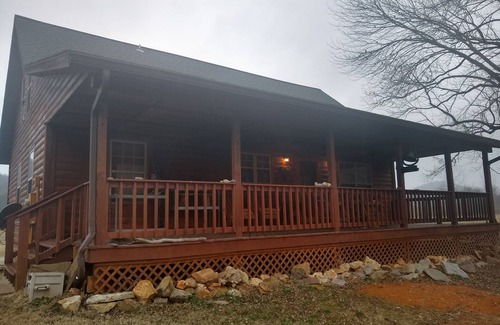 Mountain View Cabina | Quiet rustic retreat on the White River across from Handford Bluff