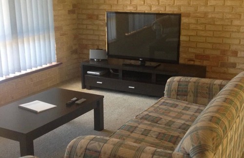 Ocean Beach Casa | Quiet, secluded 3 bedroom cottage near Ocean Beach