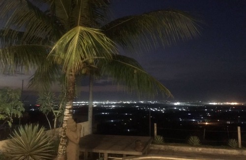 Kampial Villa | Villa tranquila en la cima de una colina con impresionantes vistas