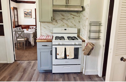 Cleveland Casa | Quiet second floor townhouse