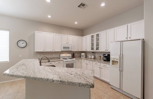 Sonoran Foothills Casa | Quiet Sonoran Foothills: Pet-Friendly, Basketball, Pickleball, Pool & Sleeps 8