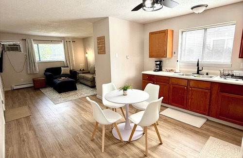 Cedar Rapids - Iowa City Apartamento | Quiet Space Apartment