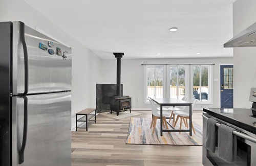 Irondale Cabaña | Quiet Spaciou Gorgeous Lakefront Cottage