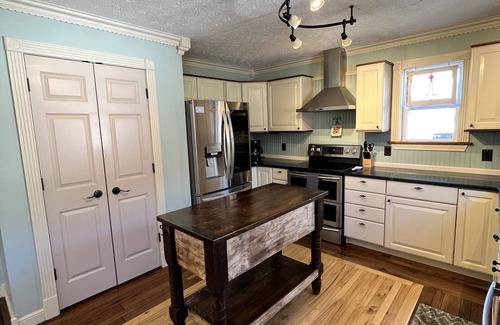 Geneva Casa | Quiet- SPIRE, Wine Country, GOTL, Beaches