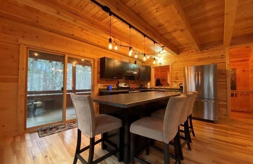 Cable Cabina | Quiet Sports Oasis-Wooded & Private