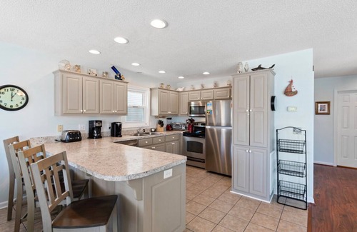 Ocean Isle Beach Casa | Quiet Street w/ pool and direct beach access