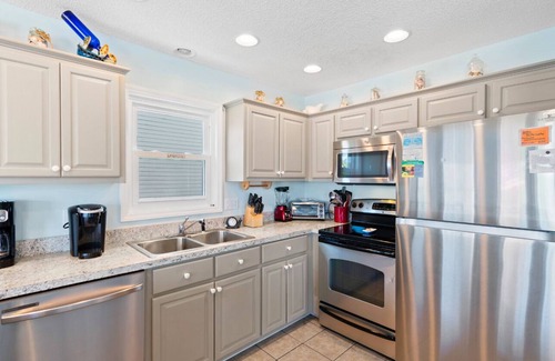 Ocean Isle Beach Casa | Quiet Street w/ pool and direct beach access