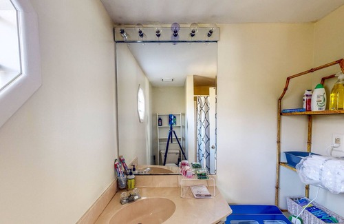 Fort Valley Cabina | Quiet Studio Backed by Woods, No Neighbors - Big Dog-Friendly Yard, Gas Grill