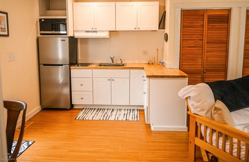Rockport Apartamento | Quiet Studio close to all that Coastal Maine has to offer!
