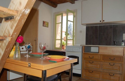 Sussargues Casa | QUIET STUDIO COUNTRYSIDE, QUIET HOUSE SHARED POOL, AQUABIKE, CHILDREN'S GAMES