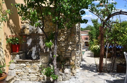 Sussargues Casa | QUIET STUDIO COUNTRYSIDE, QUIET HOUSE SHARED POOL, AQUABIKE, CHILDREN'S GAMES