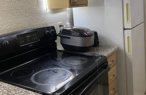 Serramonte Apartamento | Quiet Studio in a Convenient Area, mins to SF, SFO, Restaurants, Malls