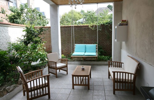 Saint-Quentin Apartamento | Estudio tranquilo con vistas al patio: wifi, terraza y aparcamiento gratuito.
