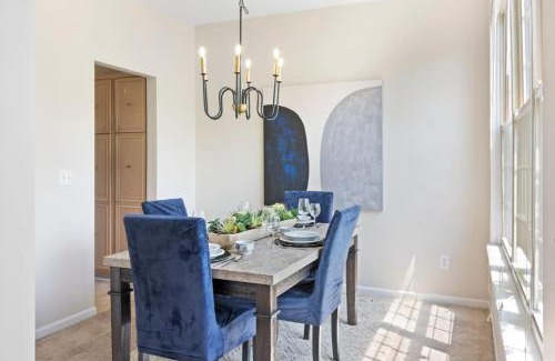 Mitchell Casa | Quiet Suburban Home with Art Deco Flair