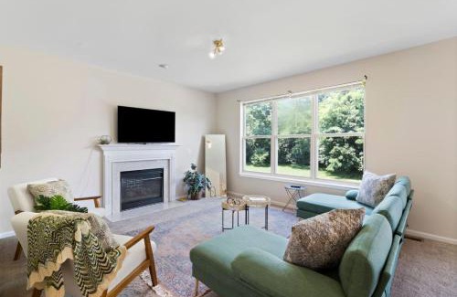Mitchell Casa | Quiet Suburban Home with Art Deco Flair