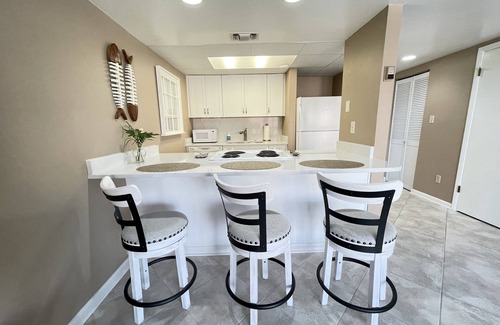 Villa Sabine Condominio | Walk to the Beach! Great Rates, Great Location!