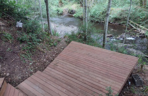 Shelton Alquiler De RV | Quiet tent site. Lots of room. Pet friendly.