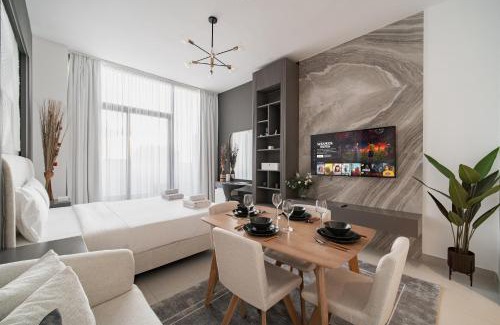 Dubai Apartamento | Quiet Top-Floor Studio Near Metro with Free Baby Gear