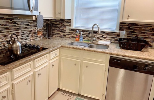 Fondren Casa | Quiet Townhome within distance of Bars, Hospitals, football Stadium