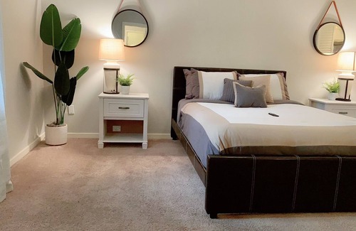 Fondren Casa | Quiet Townhome within distance of Bars, Hospitals, football Stadium