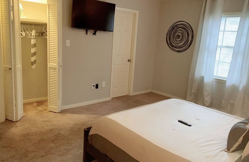 Fondren Casa | Quiet Townhome within distance of Bars, Hospitals, football Stadium