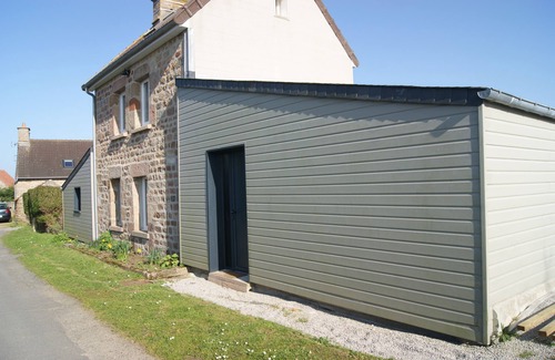 Cosqueville Casa | Quiet, typical stone house 800 m from the beach