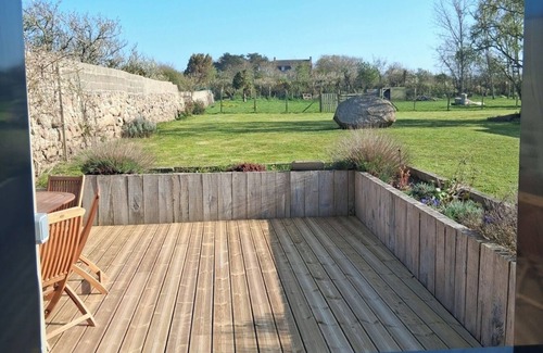 Cosqueville Casa | Quiet, typical stone house 800 m from the beach