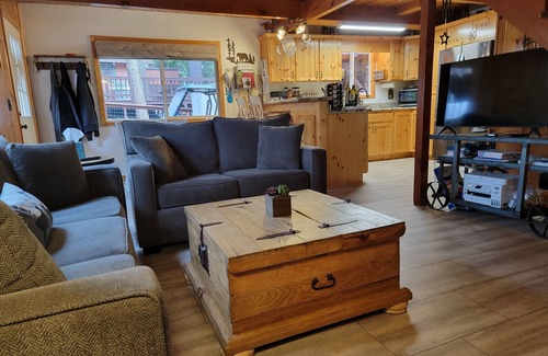 Mi-Wuk Village Cabina | Quiet Updated Cabin Nestled in Forest Close to Twain Harte & Pinecrest Lake