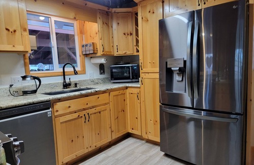 Mi-Wuk Village Cabina | Quiet Updated Cabin Nestled in Forest Close to Twain Harte & Pinecrest Lake