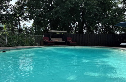 Newton Casa | Quiet, upscale Boston Suburb stay-fast access to Boston hub and hospitals