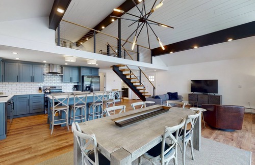 Bradford Cabaña | Quiet Upstate NY Waterfront Lakehouse