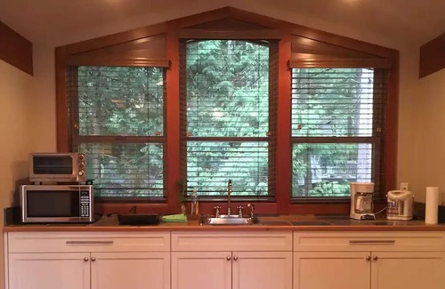 Surrey Casa | Quiet vacation suite at White Rock/South Surrey