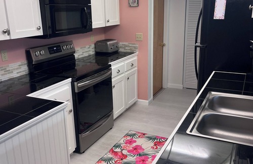 South Venice Casa | Quiet Venice home, HEATED private pool, 10 minutes from Venice Beach & downtown!