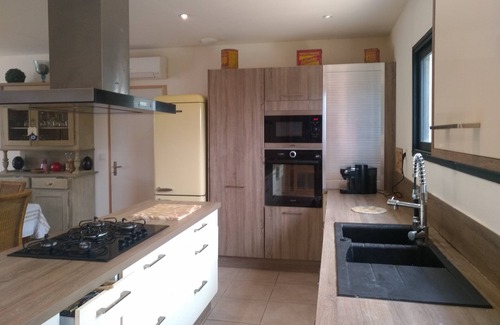 Bagnols-sur-Ceze Villa | Quiet villa on the edge of the forest