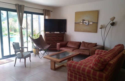 Bagnols-sur-Ceze Villa | Quiet villa on the edge of the forest
