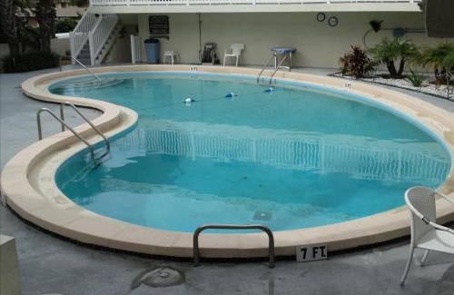 Crescent Beach Casa | Quiet Vista Del Mar 2 Bedroom Condo Beachfront Property