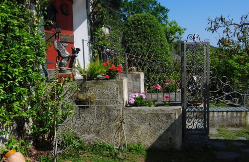 Varazze Casa | Propiedad tranquila y bien equipada con jardín amurallado. Se admiten mascotas.